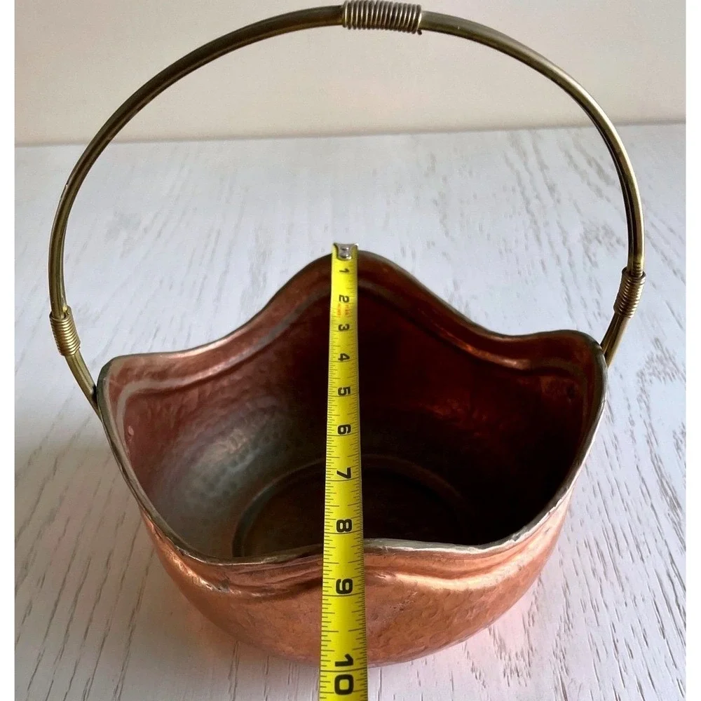 Vintage Hammered Copper Basket Brass Handle Wavy Rim Decorative Centerpiece 10in